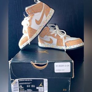 Fresh Jordan 1 Mid size 8 for little kids.